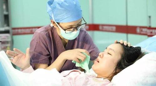 外国产妇假装生产视频,真实背后的惊人真相